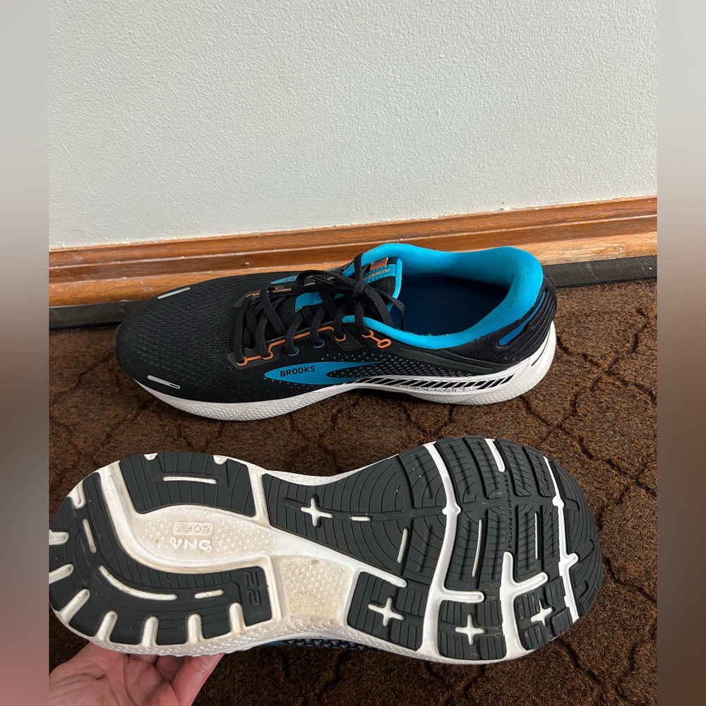 Men’s Brooks Adrenaline GTS 22– Black and Blue Athletic Shoes - Picture 6 of 7